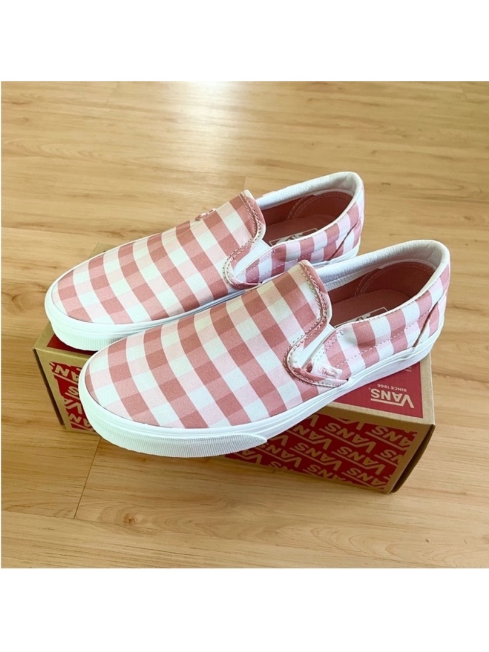 Vans Classic Slip-on
VNO0OXG8B06
(Gingham) Rosette/True White
Women 8.0 US - Picture 5 of 10
